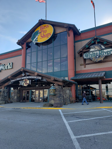 Sporting Goods Store «Bass Pro Shops», reviews and photos, 300 Cincinnati Mills Dr, Cincinnati, OH 45240, USA