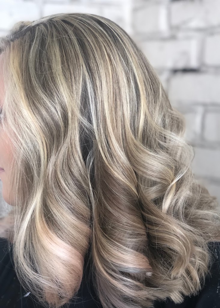 Lakehouse Salon 35976