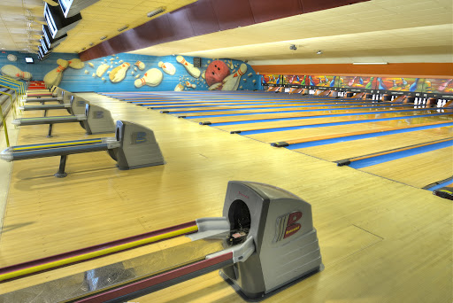 Bowling Alley «Luxury Lanes & Lounge Inc», reviews and photos, 600 E 9 Mile Rd, Ferndale, MI 48220, USA