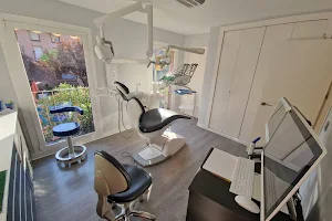 Aesthetic Dental Clinic Doctor Calatrava image