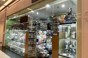 R & G Toys and Collectibles image