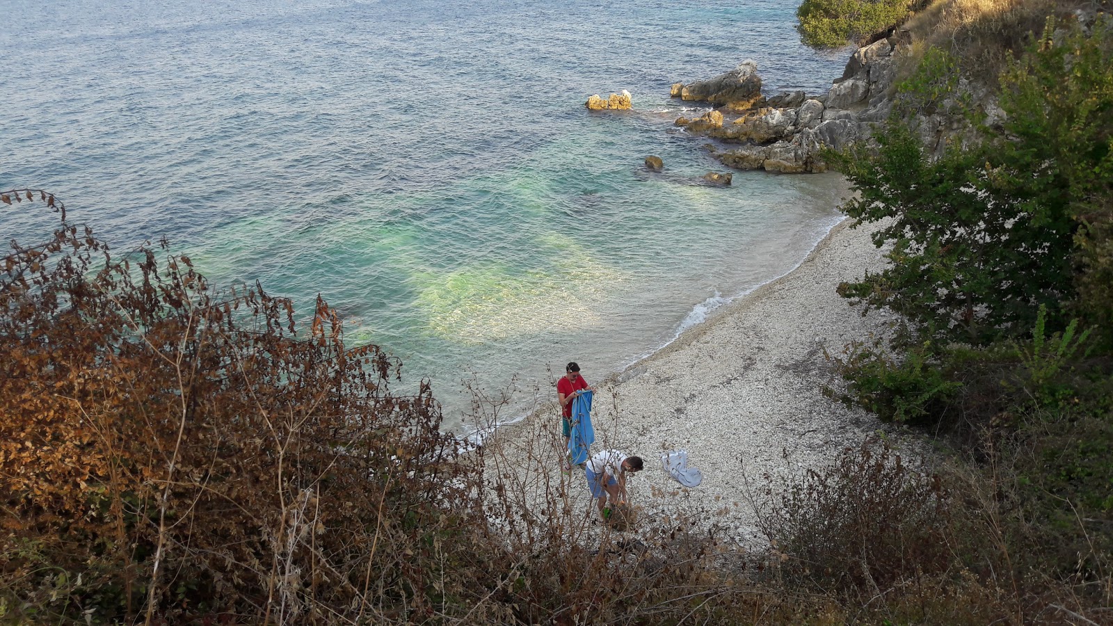 Foto von Lida's beach II mit türkisfarbenes wasser Oberfläche