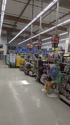 Pet Supply Store «Pet Club Emeryville», reviews and photos, 3535 Hollis St, Oakland, CA 94608, USA