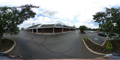 Drug Store «Walgreens», reviews and photos, 15 Grant Square, Hinsdale, IL 60521, USA