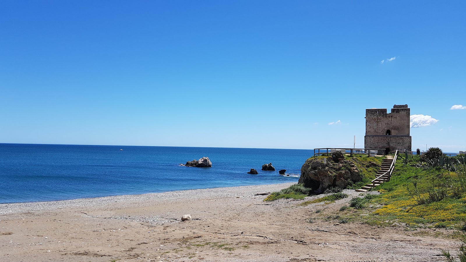 Foto van Playa de las Piedras de la Paloma met grijs zand oppervlakte