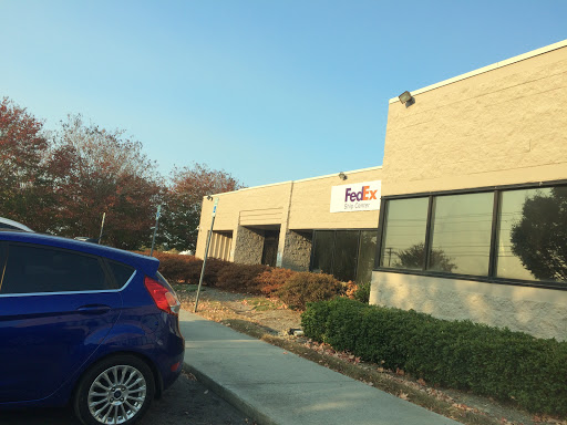 Shipping and Mailing Service «FedEx Ship Center», reviews and photos, 10601 Murdock Dr, Knoxville, TN 37932, USA