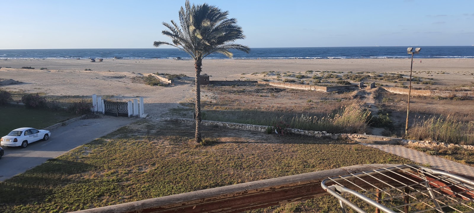 Foto di Al Abtal Beach con parzialmente pulito livello di pulizia