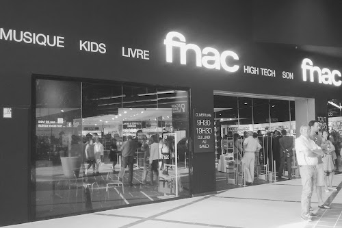 Grand magasin FNAC Dole Dole