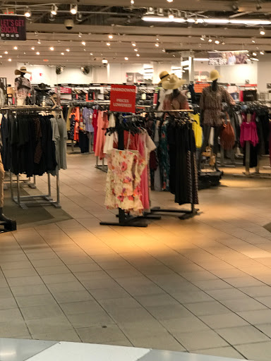 Department Store «Saks OFF 5TH», reviews and photos, 11201 NW 12th St, Miami, FL 33172, USA