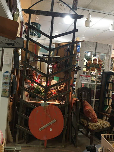 Antique Store «Carriage House Antique Market and Cafe», reviews and photos, 195 Carriage House Dr, Jackson, TN 38305, USA