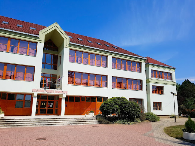 Opinii despre Széchényi Ferenc Gimnázium és Kollégium în Barcs - Iskola