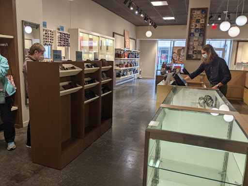 Watch Store «Fossil Outlet Store», reviews and photos, 18521 Outlet Blvd #725, Chesterfield, MO 63005, USA