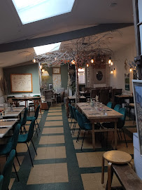 Atmosphère du Bar-restaurant à huîtres L'abreuvoir à Veules-les-Roses - n°5