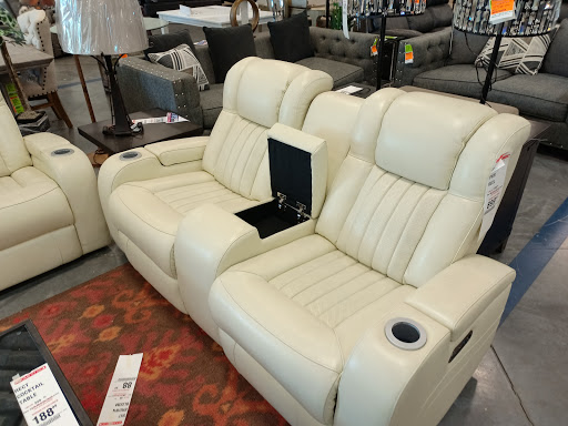 Outlet Store «Rooms To Go Outlet Furniture Store - Pearl River», reviews and photos, 63295 Old Military Rd, Pearl River, LA 70452, USA