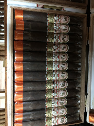 Tobacco Shop «Cigar House & Discount», reviews and photos, 1720 N Moorpark Rd, Thousand Oaks, CA 91360, USA