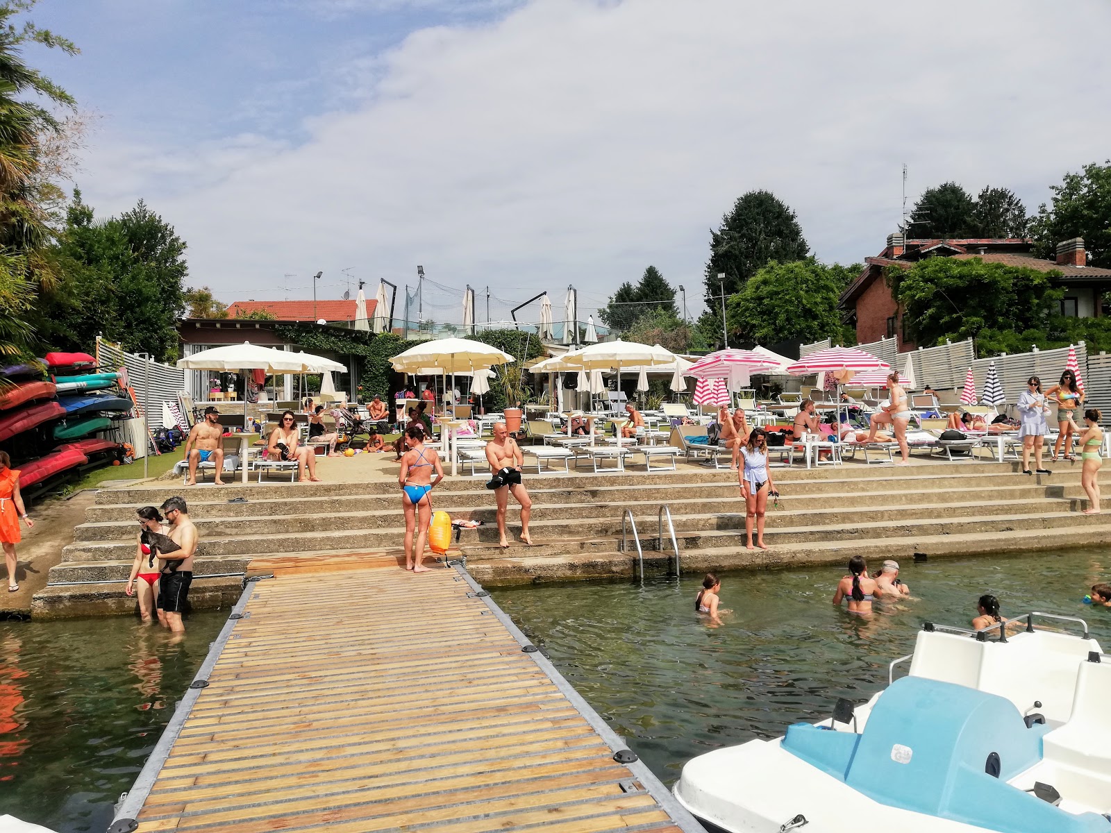 Foto di Spiaggia La Playa con una superficie del superficie in cemento pavimentata
