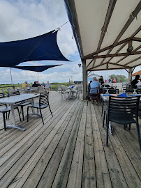 Atmosphère du Bar-restaurant à huîtres Le Parc des Graves à Mornac-sur-Seudre - n°2