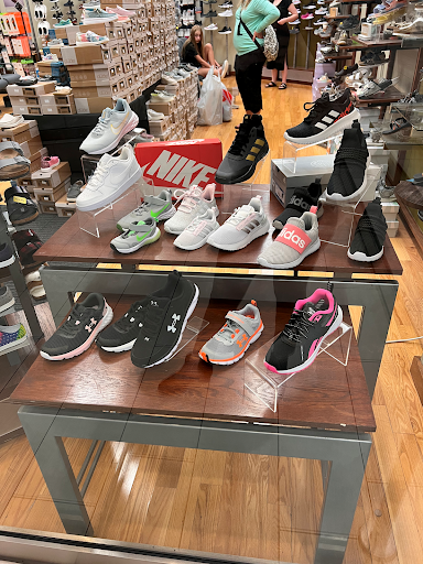 Shoe Store «Tradehome Shoes», reviews and photos, 2952 E 3rd St, Bloomington, IN 47401, USA