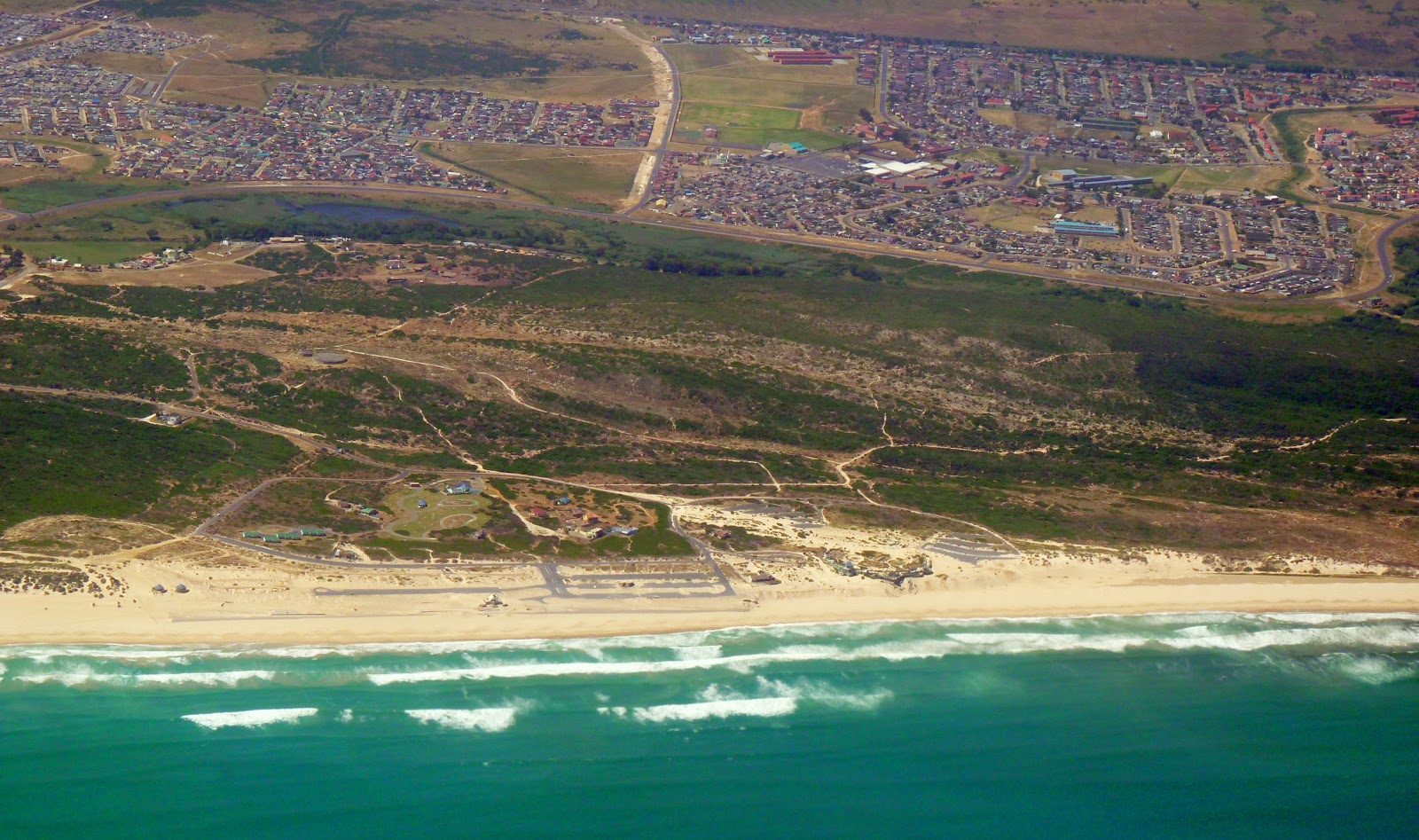 Macassar beach'in fotoğrafı - rahatlamayı sevenler arasında popüler bir yer