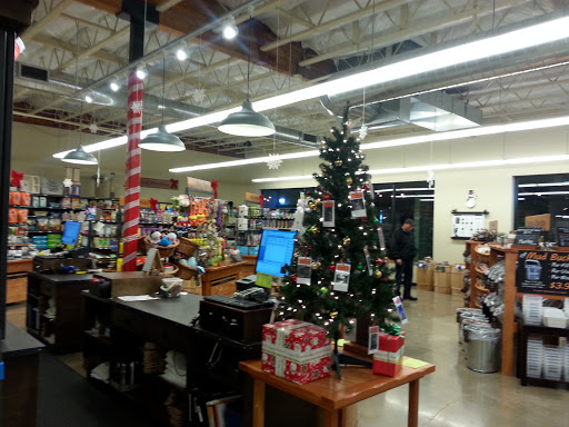 Pet Supply Store «Mud Bay», reviews and photos, 12186 SW Scholls Ferry Rd, Tigard, OR 97223, USA