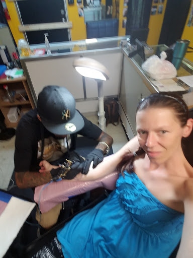Tattoo Shop «Chicky Tattwo Tattoo Parlor», reviews and photos, 2001 W Main St, Leesburg, FL 34748, USA