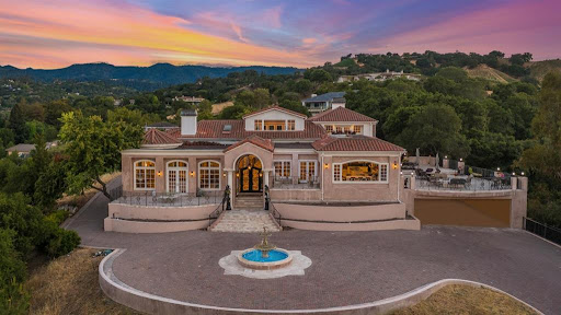 Efrain Fernandez Real Estate Expert image