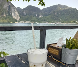 Phi Phi Chukit cafe restaurant and resort photo