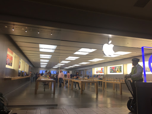 Computer Store «Apple Cielo Vista Mall», reviews and photos, 8401 Gateway Blvd W, El Paso, TX 79925, USA