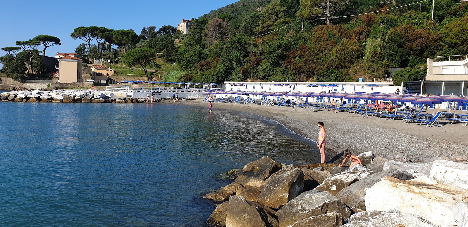 Photo de Spiaggia della Sanita avec sable brun de surface