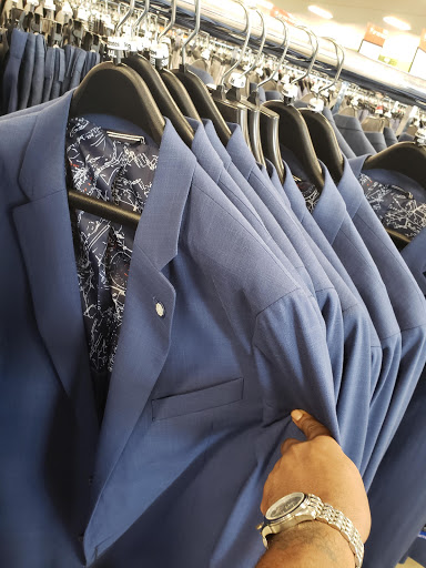 Clothing Store «K&G Fashion Superstore», reviews and photos, 895 E Kemper Rd, Springdale, OH 45246, USA