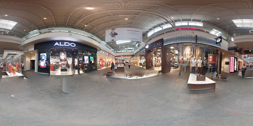 Hollister Co. Outlet, 651 Kapkowski Rd, Elizabeth, NJ 07201, USA, 