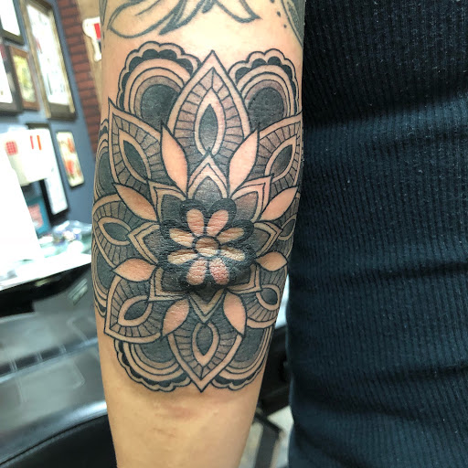 Tattoo Shop «The Tattoo Room», reviews and photos, 2315 Kuehner Dr #111, Simi Valley, CA 93063, USA