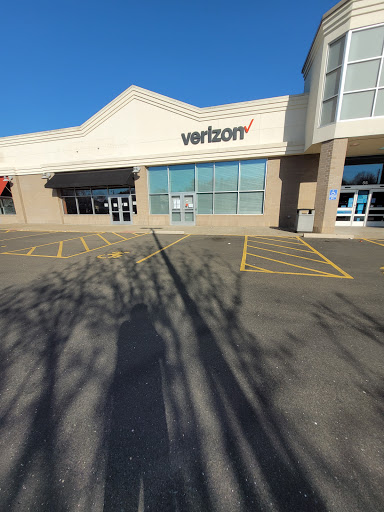 Cell Phone Store «Verizon», reviews and photos, 55 Westport Ave, Norwalk, CT 06851, USA