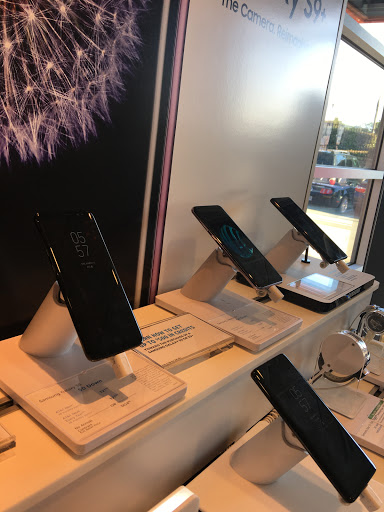 Cell Phone Store «AT&T», reviews and photos, 300 S University Ave, Little Rock, AR 72205, USA