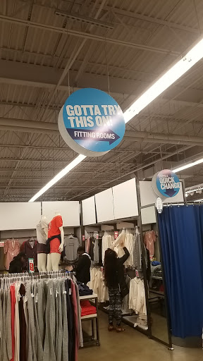 Clothing Store «Old Navy», reviews and photos, 5625 Bay St, Emeryville, CA 94608, USA