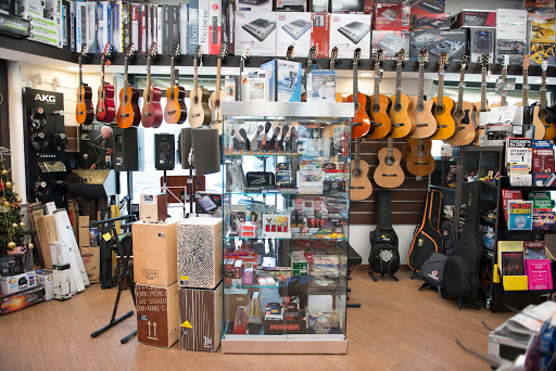 Musical instruments stores Milan