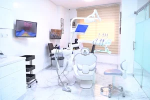 Centre Dentaire Dr. Asmae El Bakkali Ettaheri image
