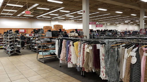 Clothing Store «Burlington Coat Factory», reviews and photos, 1555 S Lake St, Mundelein, IL 60060, USA