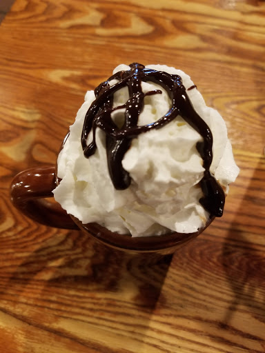 American Restaurant «Cracker Barrel Old Country Store», reviews and photos, 2421 Old Country Inn Dr, Caseyville, IL 62232, USA