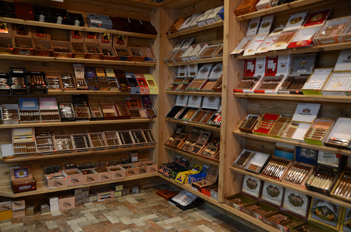 Tobacco Shop «Tundra Smoke Shop», reviews and photos, 2719 S Oneida St, Green Bay, WI 54304, USA