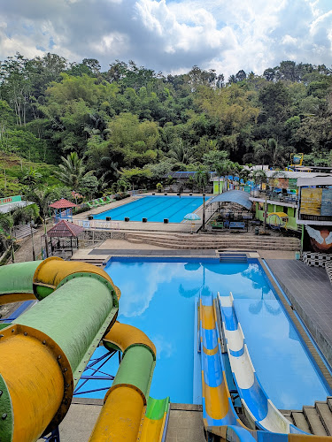 Taman Rekreasi Air di Kabupaten Tulungagung: Tempat Seru untuk Bersantai dan Bermain Air