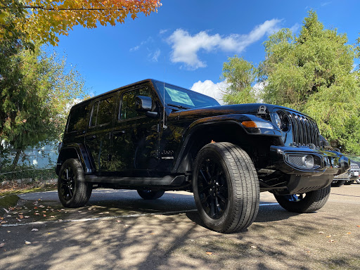 Auto Parts Store «Newberg Dodge Jeep Chrysler Ram», reviews and photos, 2809 Portland Rd, Newberg, OR 97132, USA
