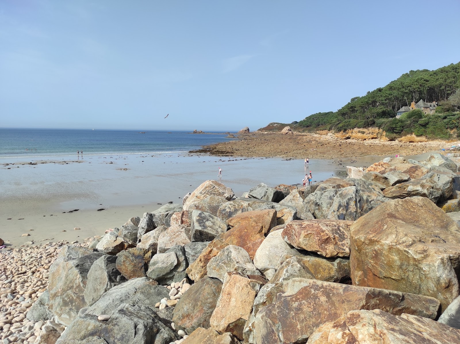 Plage de Guerzit'in fotoğrafı geniş bir kıyı şeridi ile birlikte
