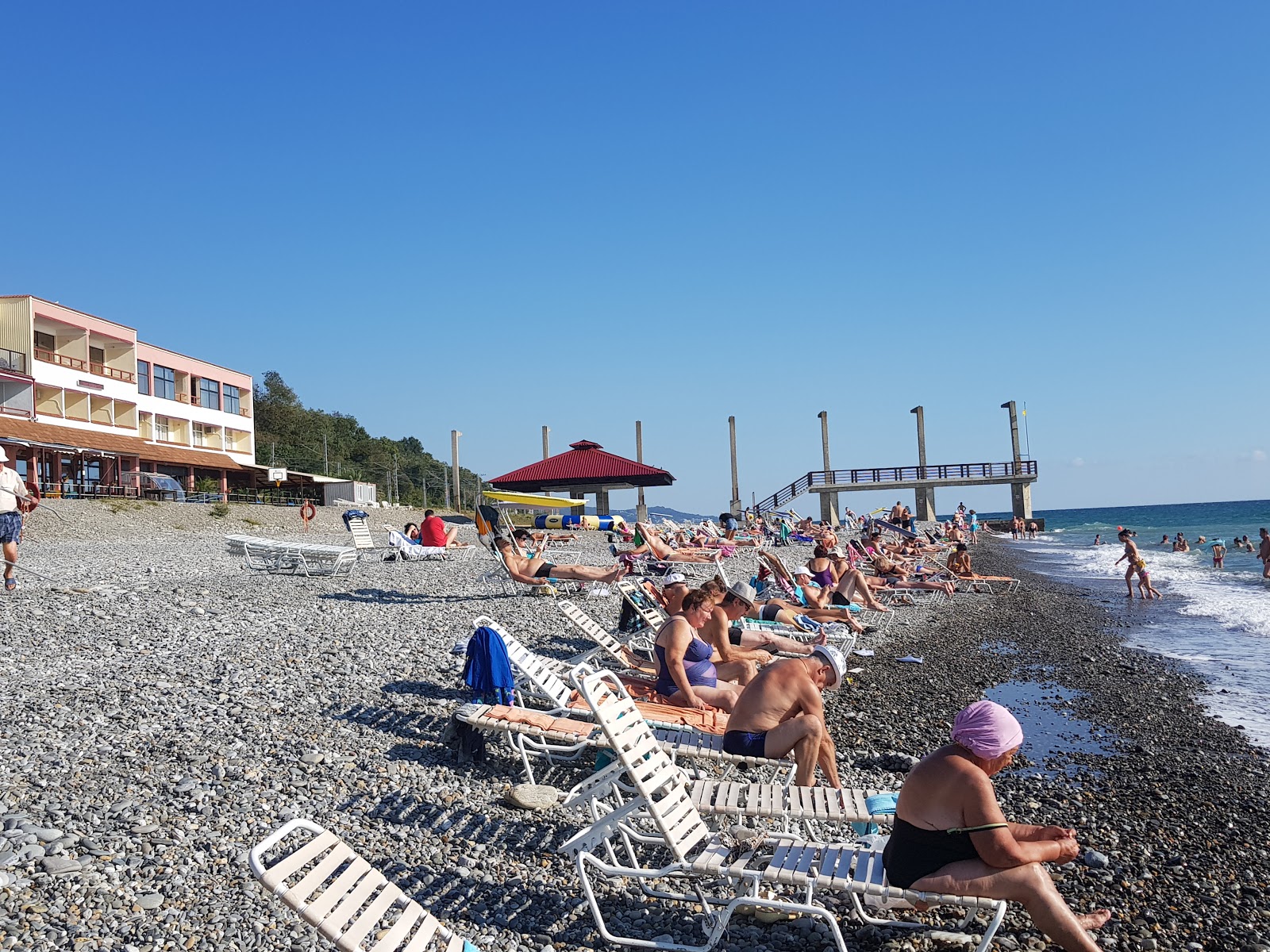 Foto di Sheksna beach con una superficie del acqua cristallina