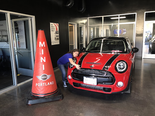 Used Car Dealer «MINI of Portland», reviews and photos, 9134 SW Canyon Rd, Portland, OR 97225, USA