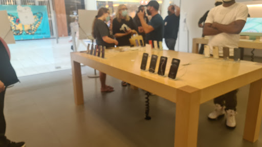 Computer Store «Apple Freehold Raceway Mall», reviews and photos, 3710 Route 9 South, Freehold, NJ 07728, USA