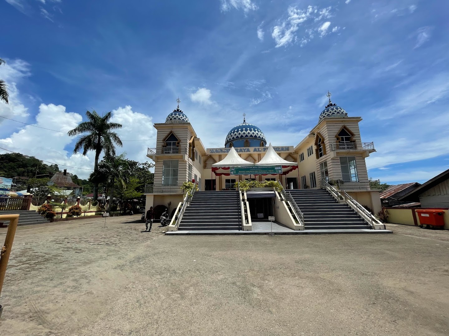 Gambar Masjid Raya Al- Furqon