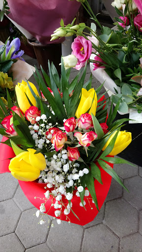 Shop for flowers and gifts 
