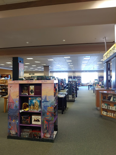 Book Store «Barnes & Noble», reviews and photos, 4935 S 76th St, Greenfield, WI 53220, USA