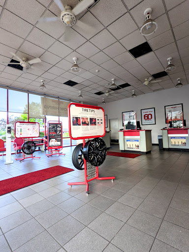 Tire Shop «Discount Tire Store», reviews and photos, 41550 Ford Rd, Canton, MI 48187, USA